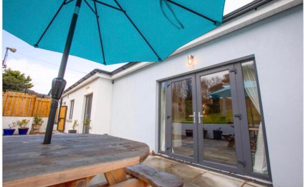 Josies Place At Waters Edge Self Catering Apartment Glenarm Exteriör bild