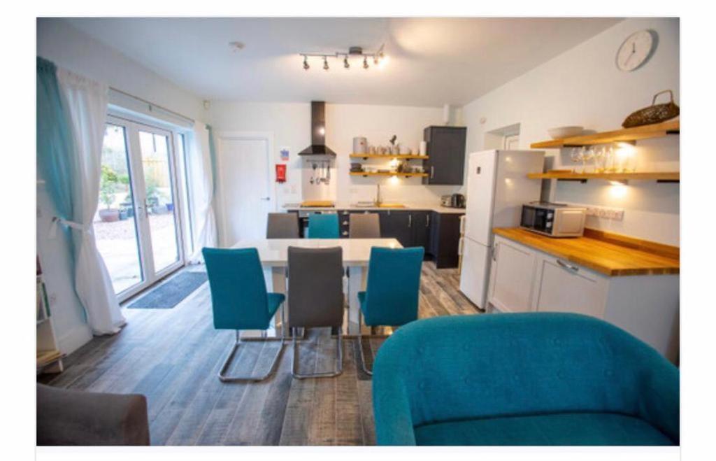 Josies Place At Waters Edge Self Catering Apartment Glenarm Exteriör bild