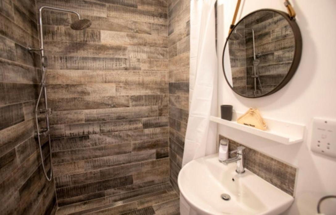 Josies Place At Waters Edge Self Catering Apartment Glenarm Exteriör bild