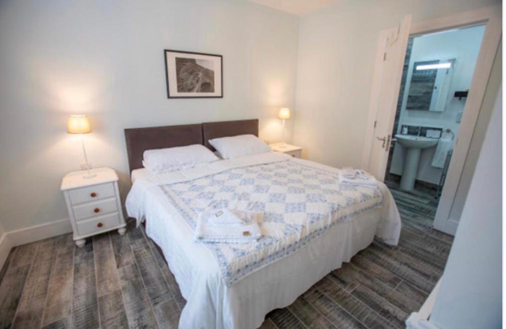 Josies Place At Waters Edge Self Catering Apartment Glenarm Exteriör bild