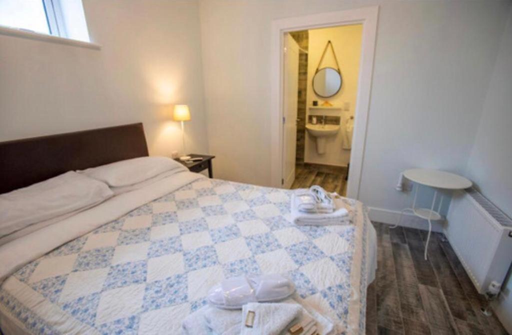 Josies Place At Waters Edge Self Catering Apartment Glenarm Exteriör bild